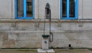 La Pompe de la mairie d'Entrain sur Nohain