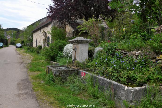 La belle fontaine de Chalvron un beau patrimoine