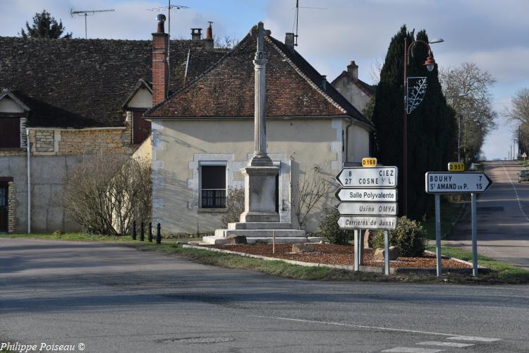 La croix Saint Pèlerin d'Entrains sur Nohain