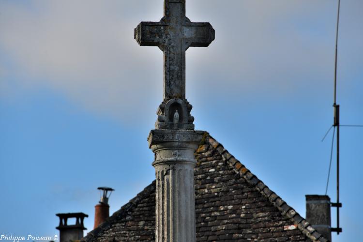 La croix Saint Pèlerin d'Entrains sur Nohain