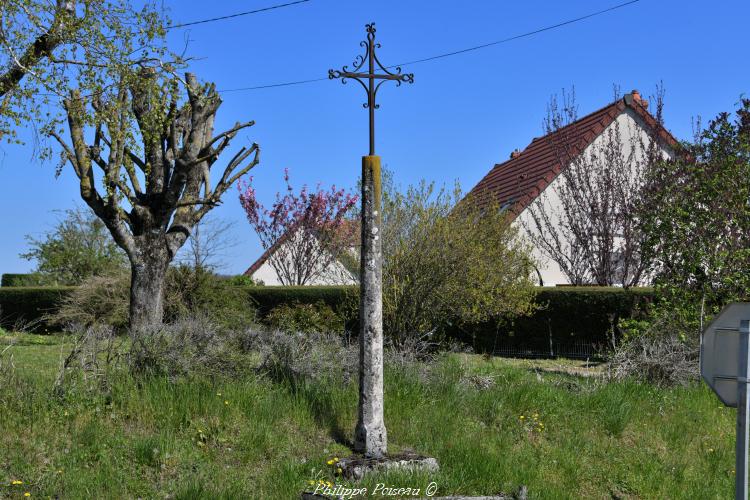 Croix de carrefour d’Asnois un patrimoine