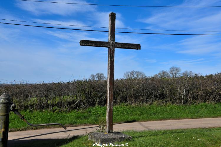 La croix monumentale de Cuzy