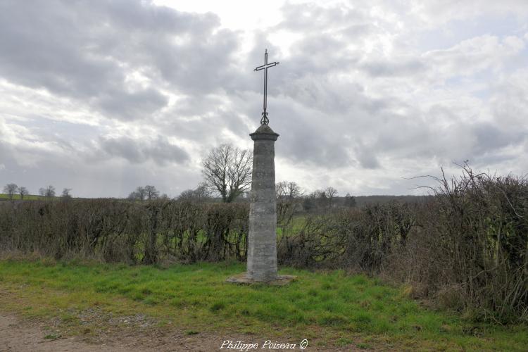 La croix de Louvrault un beau patrimoine