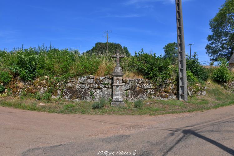 La croix de Moulin-Neuf