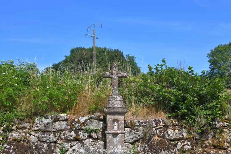 La croix de Moulin-Neuf un beau patrimoine