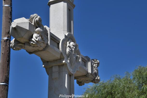 La croix de Moulins Engilbert