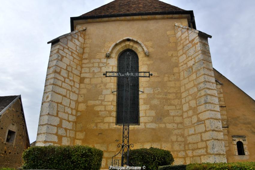 La croix de l'église de Bouhy