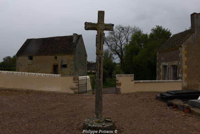 La croix de l'église de Moulinot