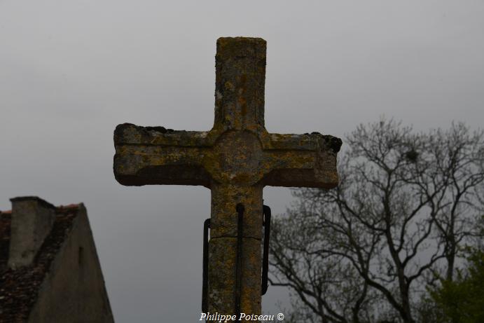 La croix de l'église de Moulinot