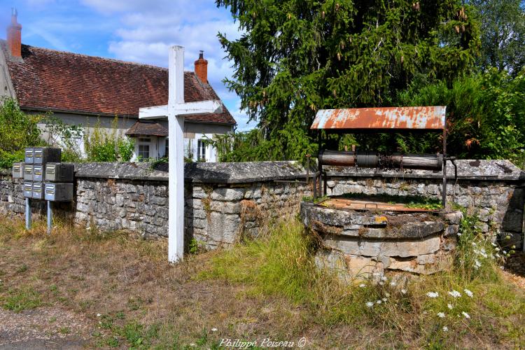 La croix de "Les Cours Beaume"