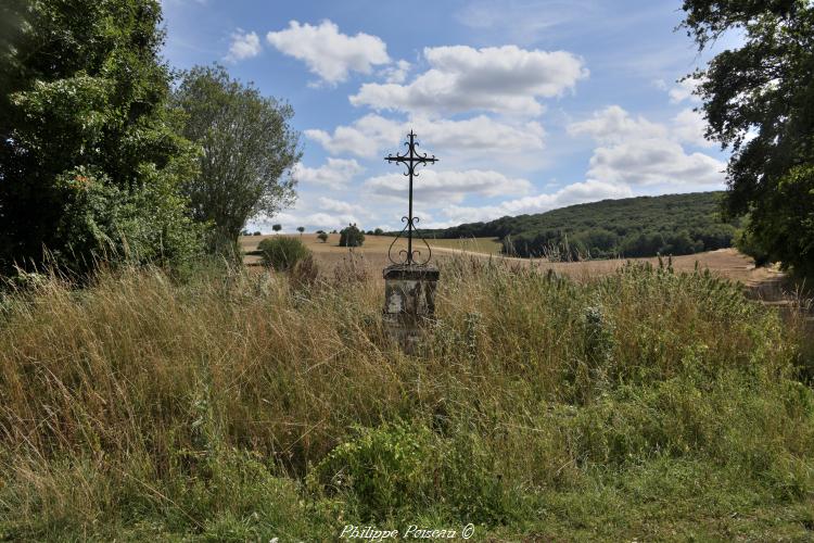 La croix du carrefour de " Les Chazeaux "