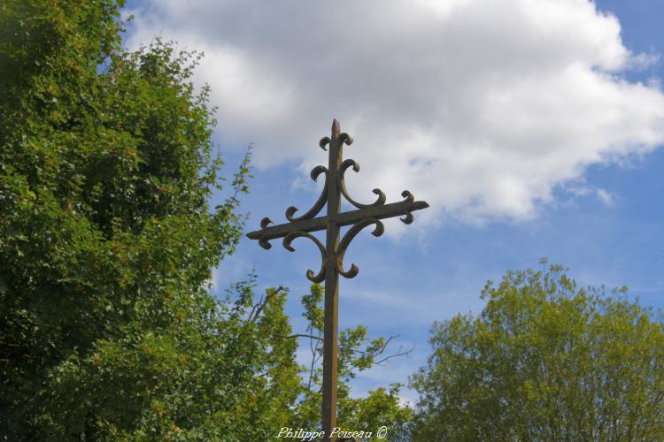 La croix du carrefour de " Les Chazeaux "