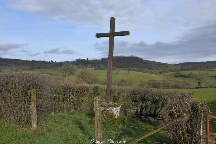 La croix du carrefour de Louvrault un patrimoine