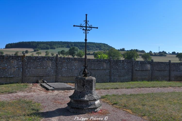 La croix du cimetière d'Ourouër