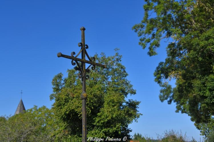 La croix du cimetière d'Ourouër