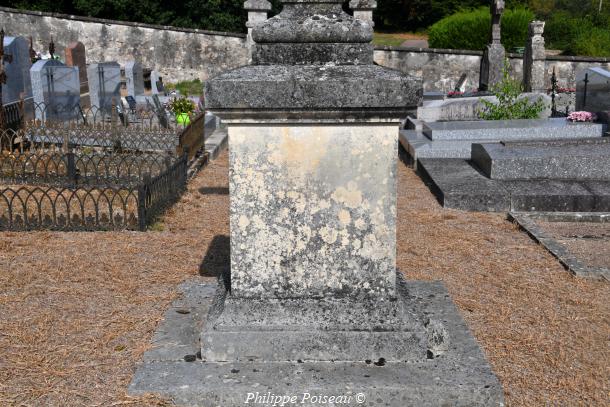 Croix du cimetière de Chalaux