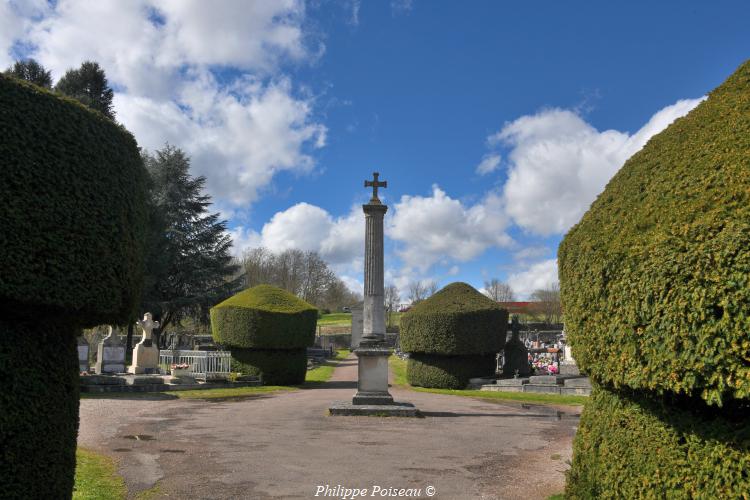 La croix du cimetière de Clamecy