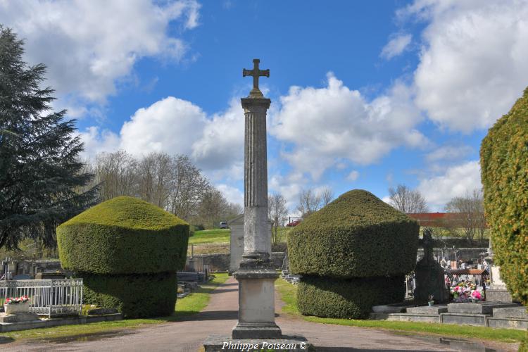 La croix du cimetière de Clamecy