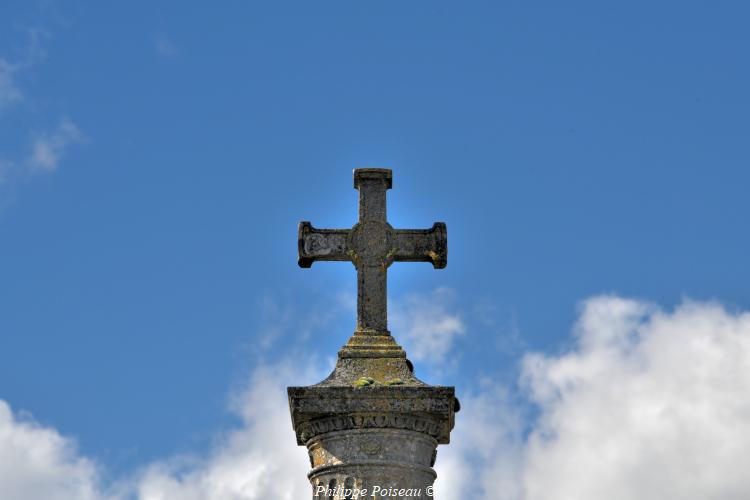 La croix du cimetière de Clamecy