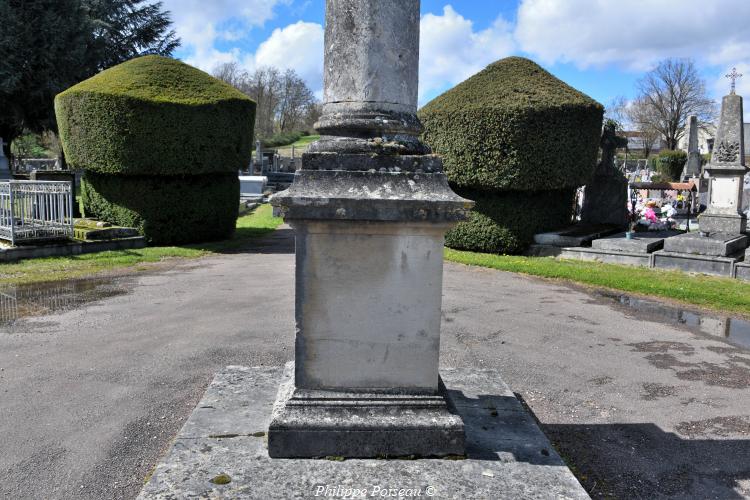 La croix du cimetière de Clamecy