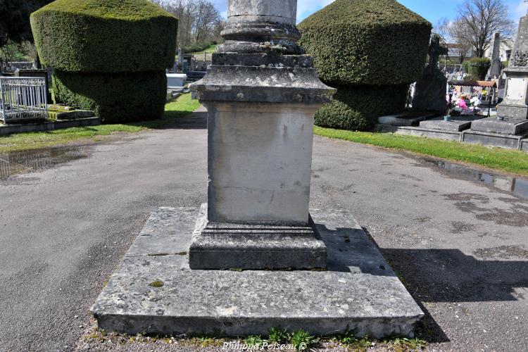 La croix du cimetière de Clamecy