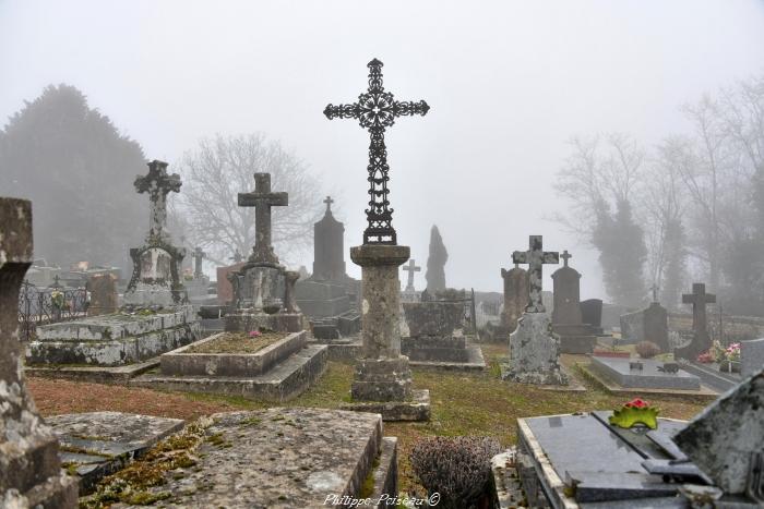 La croix du cimetière de Montenoison un beau patrimoine