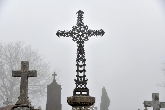 La croix du cimetière de Montenoison