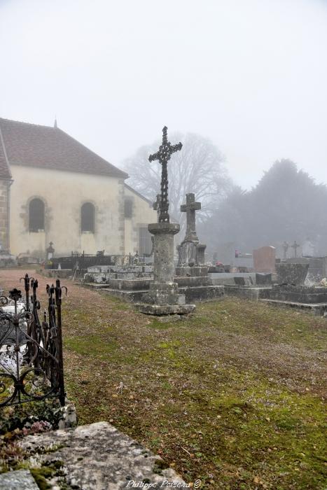 La croix du cimetière de Montenoison