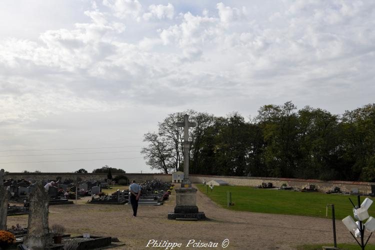 La croix du cimetière de Pougues-les-Eaux