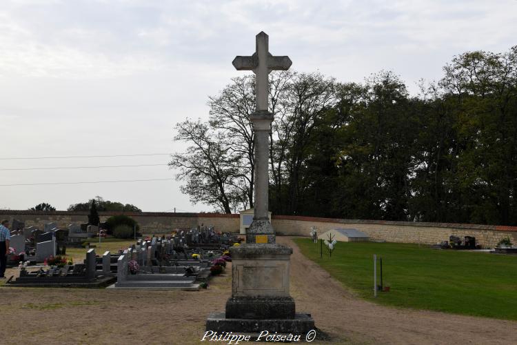 La croix du cimetière de Pougues-les-Eaux