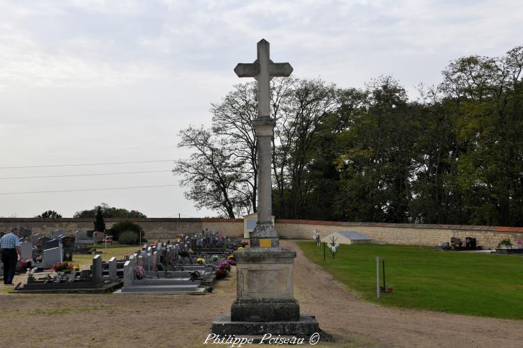 La croix du cimetière de Pougues-les-Eau