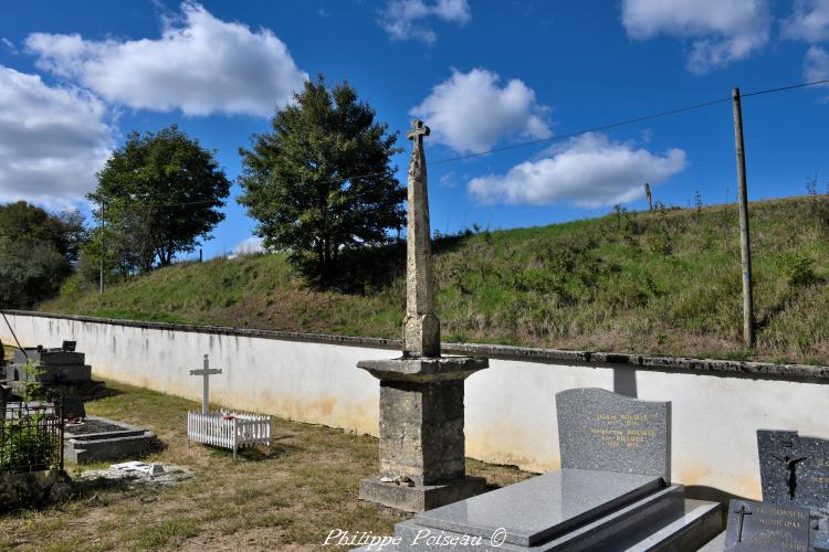 La croix du cimetière de Prye