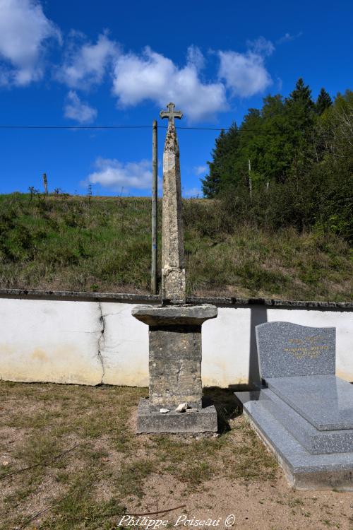 La croix du cimetière de Prye