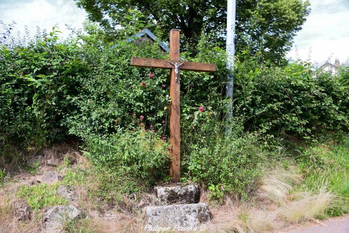 La croix du hameau de Jeaux un patrimoine vernaculaire.