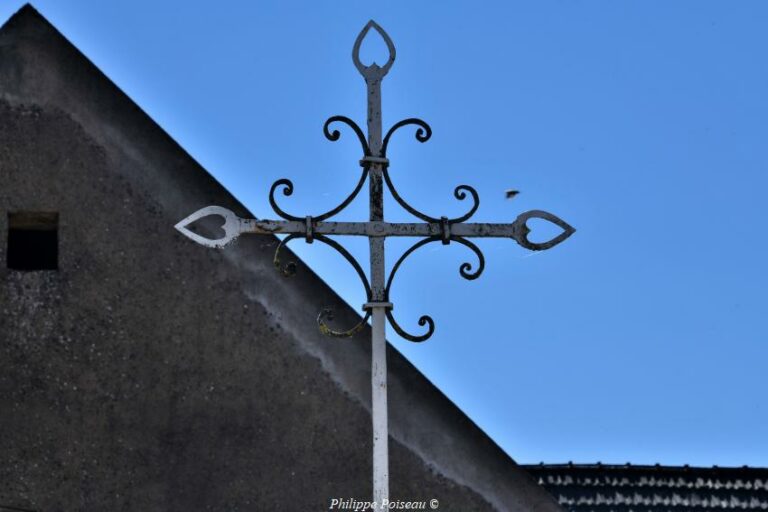 La croix rue Des Dames de Trucy l&rsquo;Orgueilleux un beau patrimoine