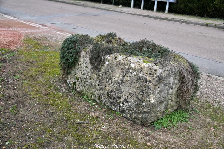 La "pierre à bassin" de Bona