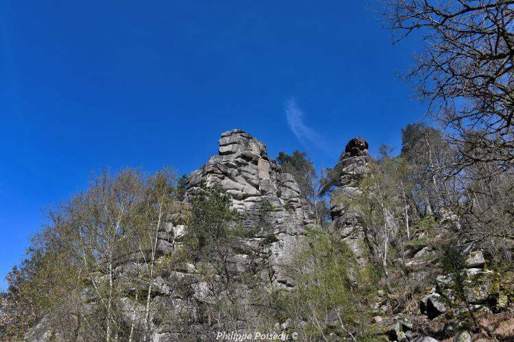 La roche du Chien de Dun les Places un beau patrimoine