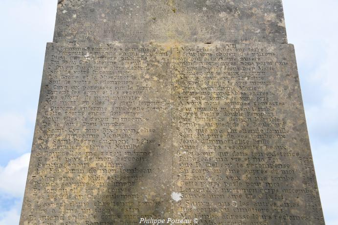 La tombe à "lire" de Courcelles