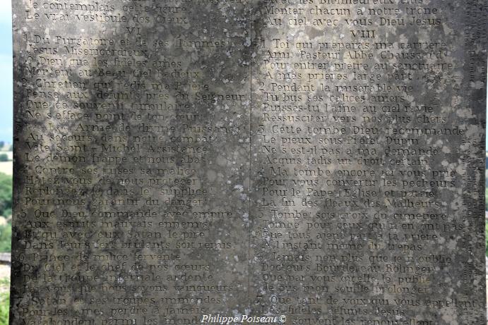 La tombe à "lire" de Courcelles