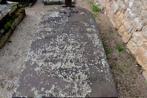 La tombe en fonte de Diennes Aubigny