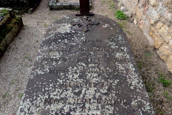 La tombe en fonte de Diennes Aubigny