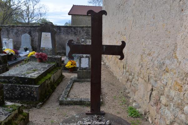 La tombe en fonte de Diennes Aubigny