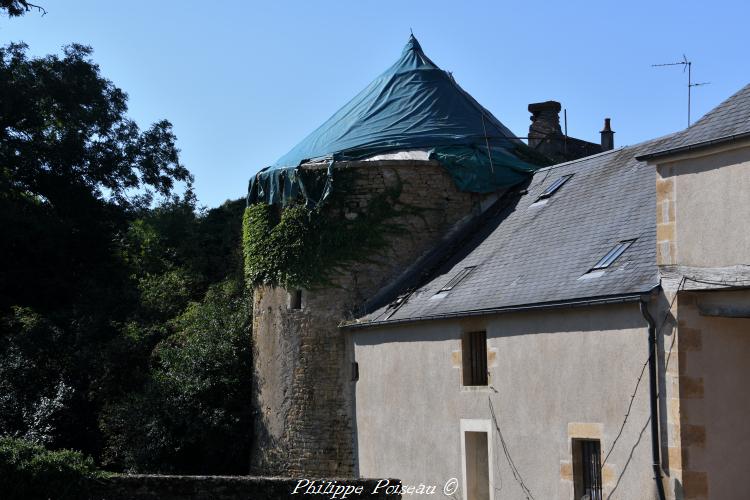 La tour du château des Meures