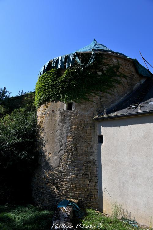 La tour du château des Meures