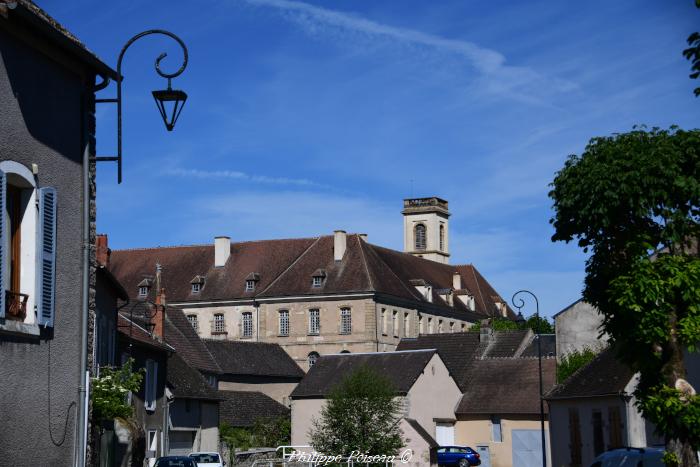 Corbigny sur le chemin de Saint-Jaques de Compostelle