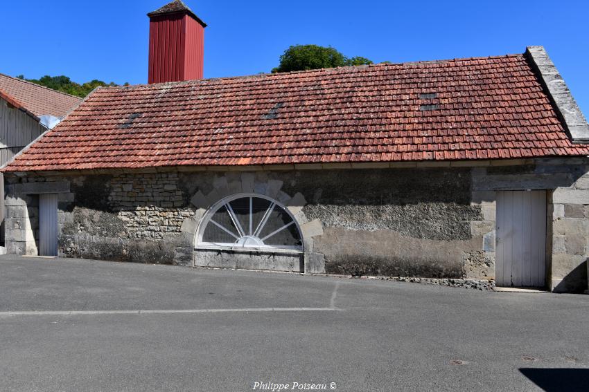 L'ancien lavoir de Corvol L'Orgeuilleux