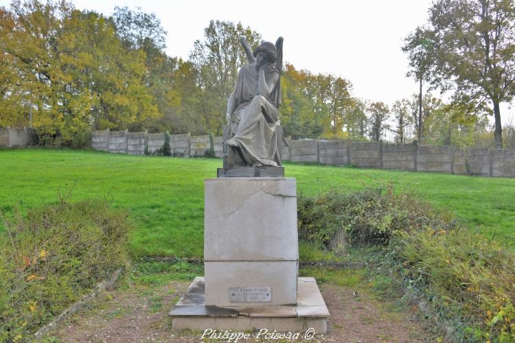 L’ange du cimetière de Myennes un patrimoine