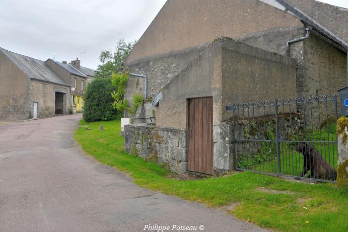Lavoir au centre de Saint Martin du Puy
