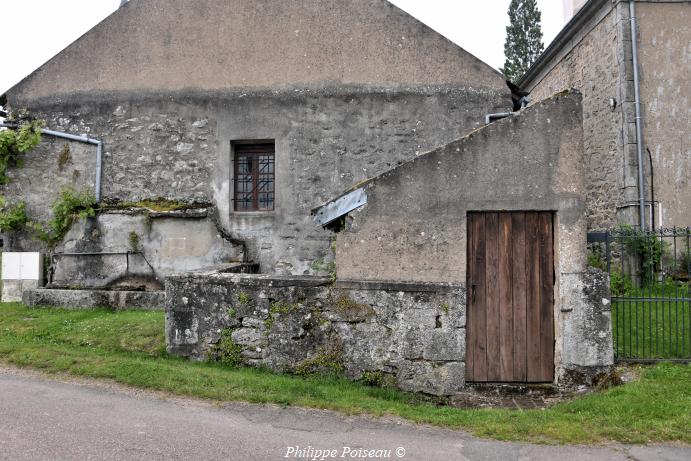 Lavoir au centre de Saint Martin du Puy