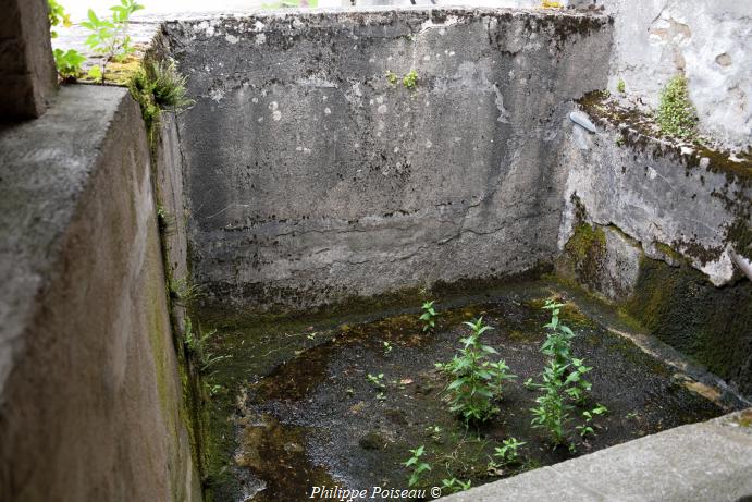 Lavoir au centre de Saint Martin du Puy